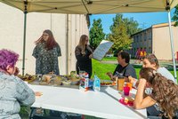 Anna utekla před fabrikou: Spojuje lidi, dobrovolnictví jí dává smysl života