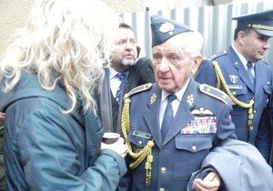 Brigádní generál Emil Boček (93), legenda veteránů z druhé světové války, je stále v kondici a v dobré náladě.