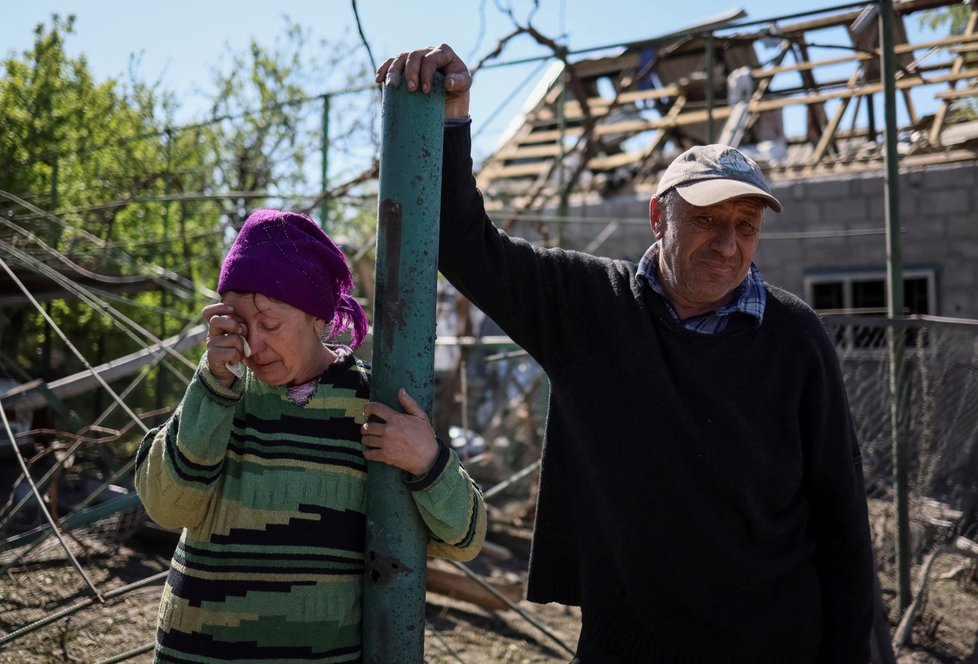 Válka na Ukrajině: Vesnice Komyshivka je v troskách, lidé se sem ale postupně vracejí. (12. 5. 2022)