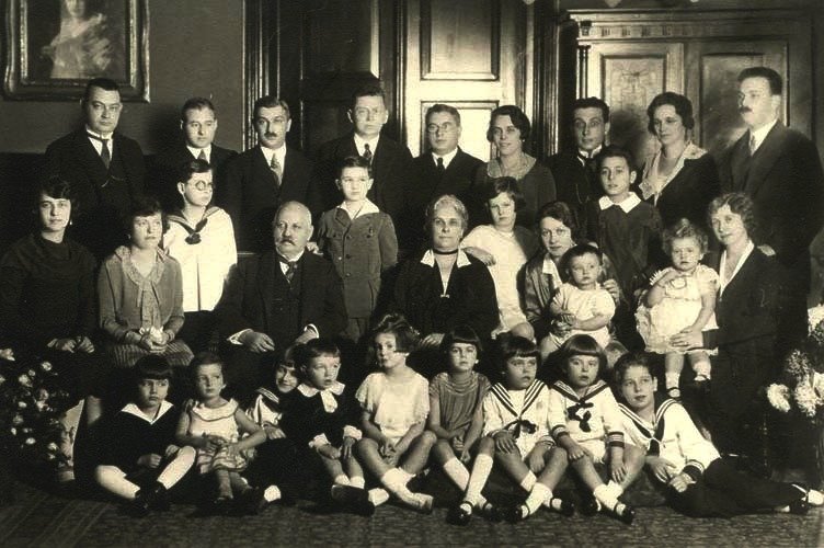 Rodina Glaserova na snímku z 20. let 20. století