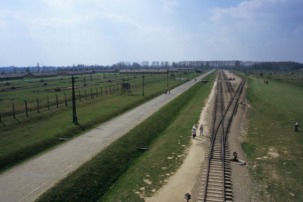Nedaleko koncentračního tábora v Osvětimi se nachází podstatně větší vyhlazovací tábor, zvaný Osvětim II - Březinka (Birkenau).