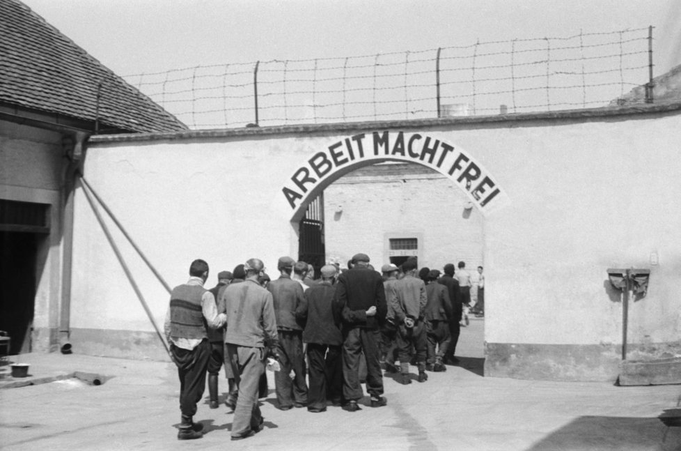 Vchod do koncentračního tábora Terezín.