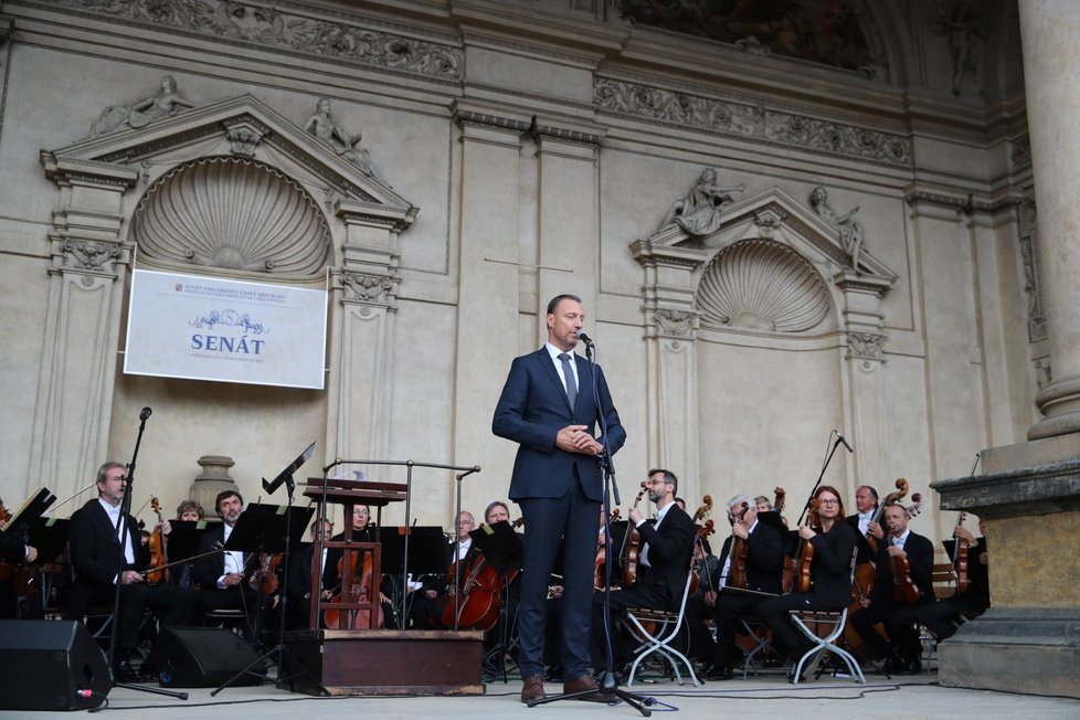 Valdštejnou zahradu rozezněly tóny Smetany nebo Brahmse v rámci   koncertu Symfonického orchestru hl. m. Prahy