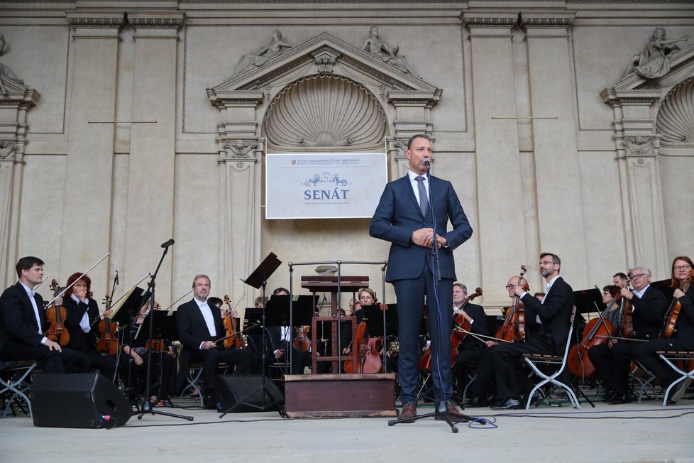 Valdštejnou zahradu rozezněly tóny Smetany nebo Brahmse v rámci   koncertu Symfonického orchestru hl. m. Prahy