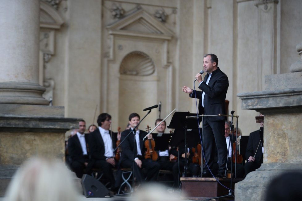 Valdštejnou zahradu rozezněly tóny Smetany nebo Brahmse v rámci   koncertu Symfonického orchestru hl. m. Prahy