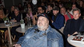 Zakladatel Ludvík Hess na koncert k 20. výročí babyboxů dorazil na vozíku. (26.11.2025)