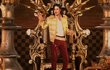 Výstup krále popu Michaela Jacksona byl vrcholem slavnostního předávání hudebních cen Billboard Music Awards 2014 v Las Vegas. Na speciálním pódiu „zazpíval“ Slave to the Rhythm, spolu s ním vystoupil tým tanečníků.