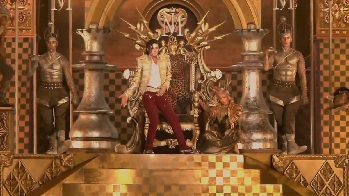 Výstup krále popu Michaela Jacksona byl vrcholem slavnostního předávání hudebních cen Billboard Music Awards 2014 v Las Vegas. Na speciálním pódiu „zazpíval“ Slave to the Rhythm, spolu s ním vystoupil tým tanečníků.