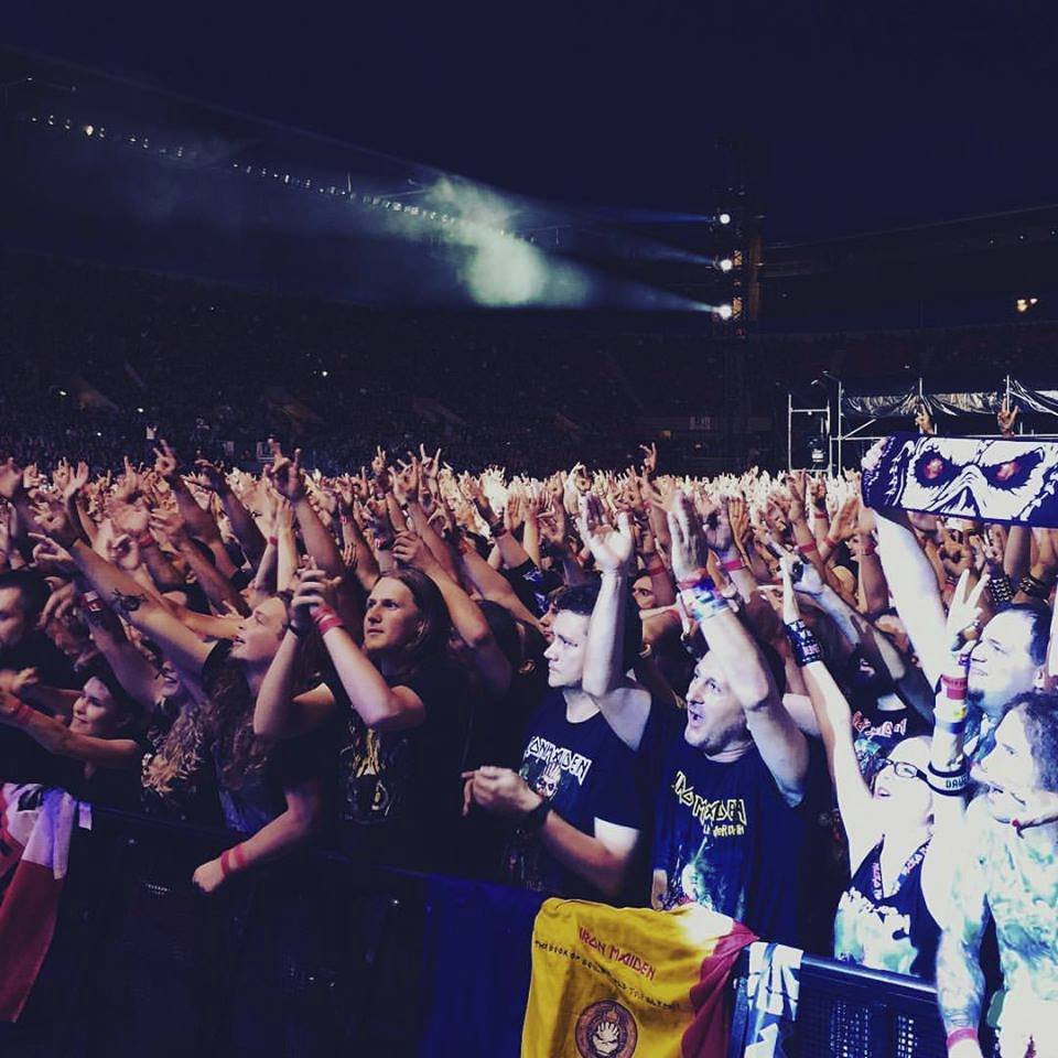 Dav fanoušků na pražském koncertě Iron Maiden
