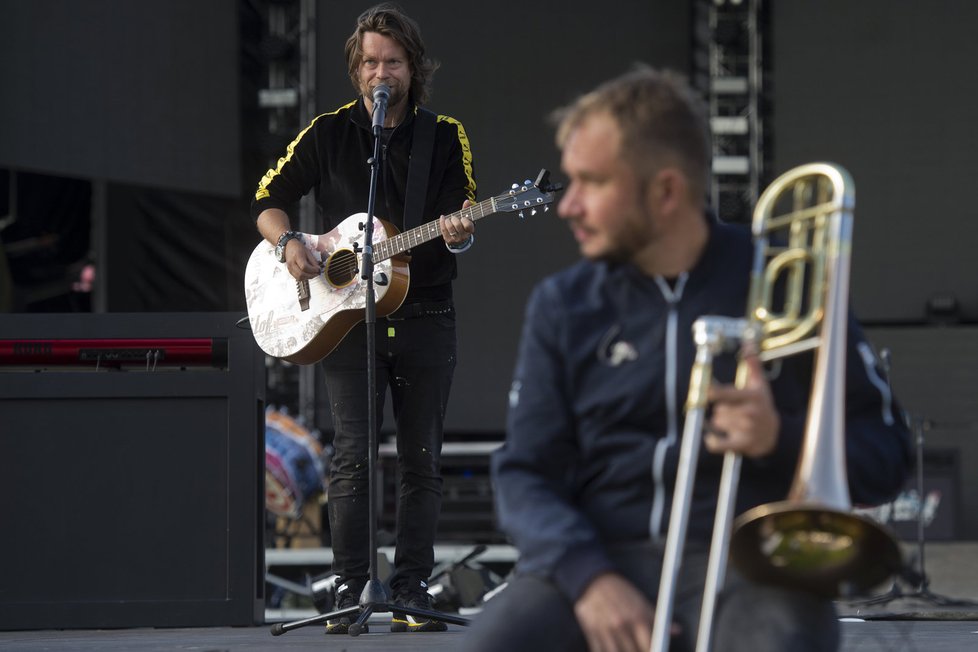 Na fotbalovém stadionu na Strahově zahrála skupina Kryštof. Vstupenky na koncert byly vyprodané během deseti týdnů.