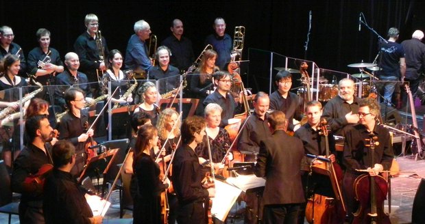 Město Er – síly spojil Framus Five a Karlovarský symfonický orchestr. Výsledek je dokonalý!