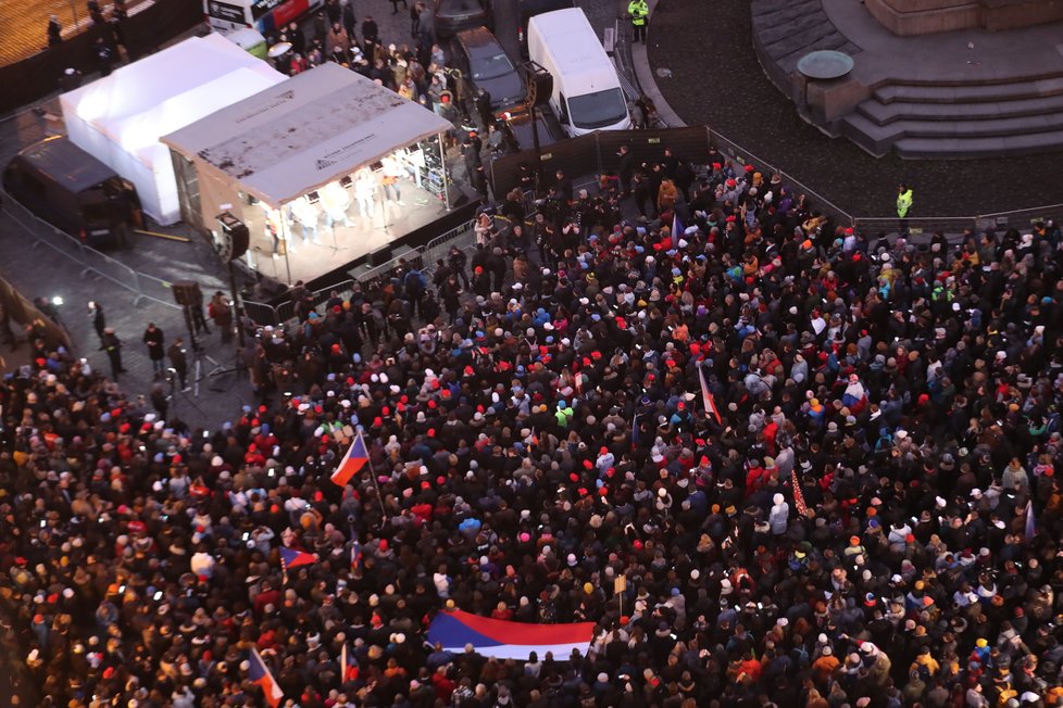 Vyvrcholení kampaně prezidentského kandidáta Petra Pavla. Na Staroměstském náměstí jej přišly podpořit tisíce lidí. (25. leden 2023)