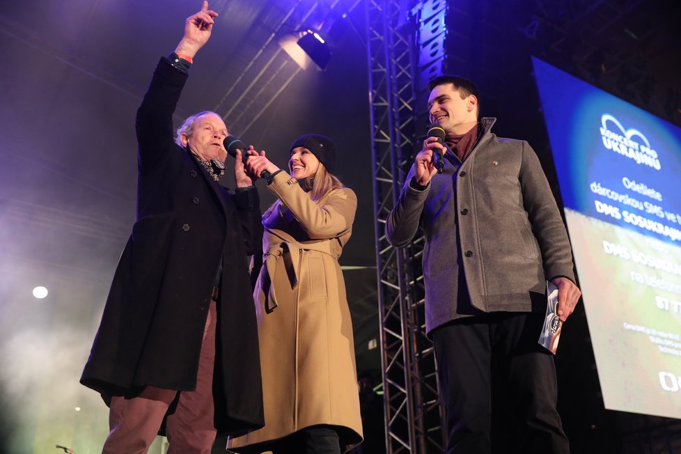 Koncert pro Ukrajinu na Václavském náměstí, kterým mohou diváci a publikum podpořit uprchlíky, které invaze ruské armády vyhnala z jejich domovů. (1. březen 2022)