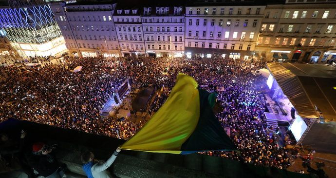 ONLINE: S Ukrajinou stojí celá Praha. Koncert pro Ukrajinu vybral už přes 100 milionů