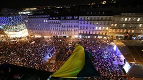 Koncert pro Ukrajinu na Václavském náměstí, kterým mohou diváci a publikum podpořit uprchlíky, které invaze ruské armády vyhnala z jejich domovů. (1. březen 2022)