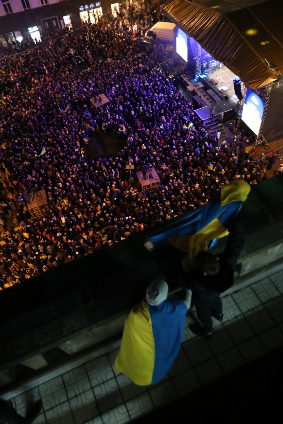 Koncert pro Ukrajinu na Václavském náměstí, kterým mohou diváci a publikum podpořit uprchlíky, které invaze ruské armády vyhnala z jejich domovů. (1. březen 2022)