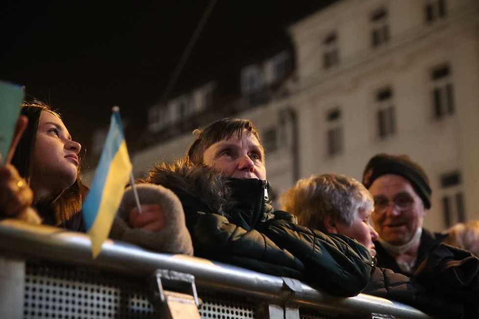 Koncert pro Ukrajinu na Václavském náměstí, kterým mohou diváci a publikum podpořit uprchlíky, které invaze ruské armády vyhnala z jejich domovů. (1. březen 2022)