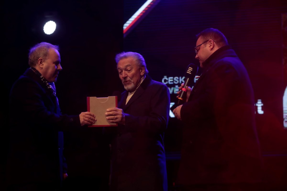 Karel Gott vystoupil na koncertu k výročí 100 let Československa na Staromětském náměstí, 28. 10. 2018