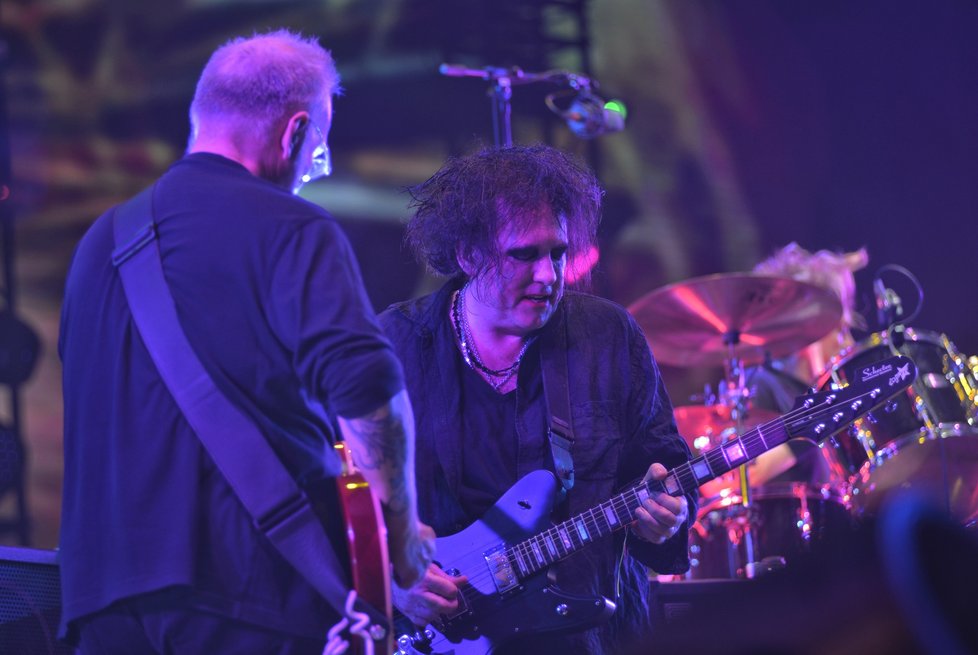 Koncertem legendárních The Cure vyvrcholil největší tuzemský festival Colours of Ostrava 2019.