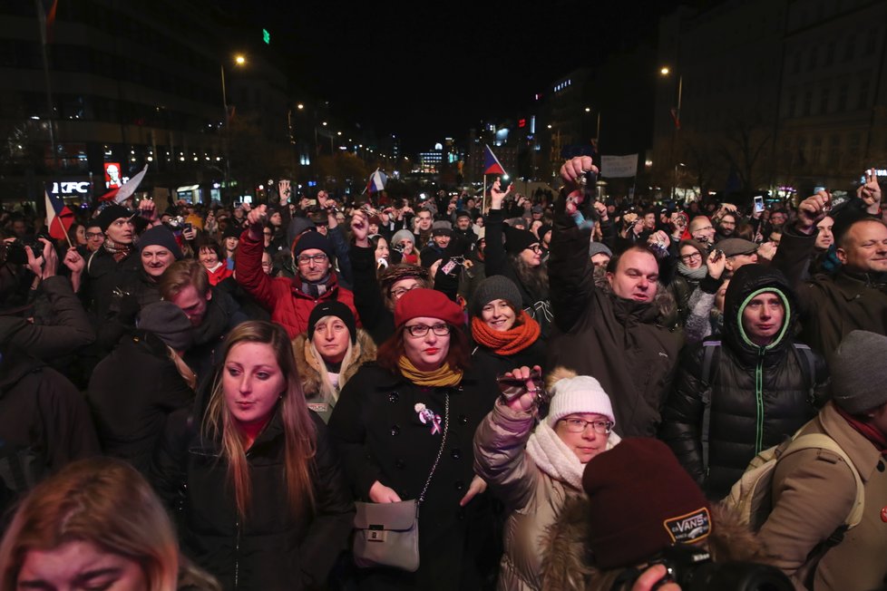 17. listopadu 2018 znělo Václavským náměstím i cinkání klíčů.