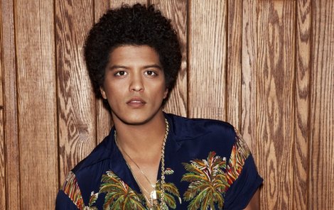 Bruno Mars nemohl za matkou zaletět na Havaj.