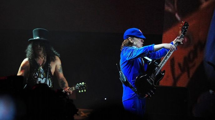 Koncerty skupiny AC/DC odzpívá Axl Rose z Guns N' Roses
