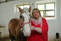 Vyhrocené vztahy se sousedem trápí cvičitelku koní Ivu Rosickou (62). V Řisutech provozuje jezdeckou stáj, která slouží i nemocným dětem. Koně ji ale plaší nevychovaný pes.