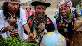 Šamani v Peru provádějí rituální obřady