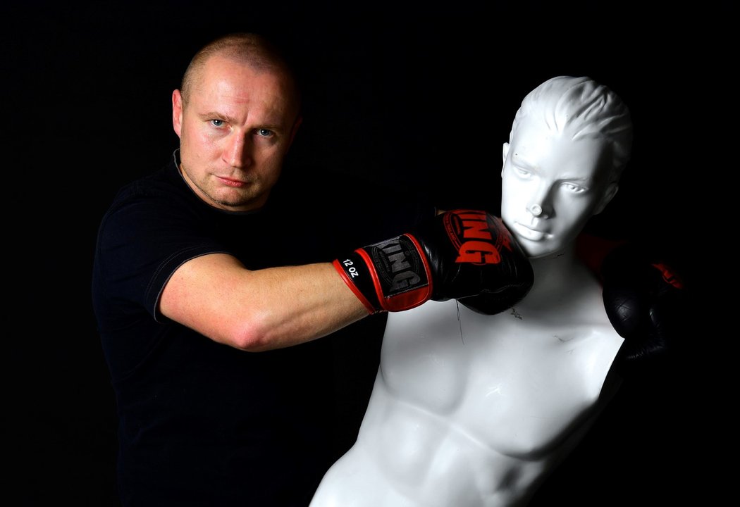 Lukáš Konečný je bývalý profesionální boxer a současný radní v Ústí nad Labem  v obvodu Severní terasa. Koronavirus chytil od jednoho ze svých svěřenců