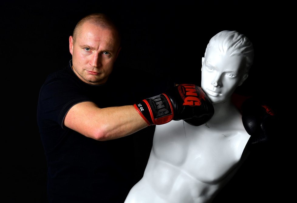 Lukáš Konečný je bývalý profesionální boxer a současný radní v Ústí nad Labem  v obvodu Severní terasa. Koronavirus chytil od jednoho ze svých svěřenců.