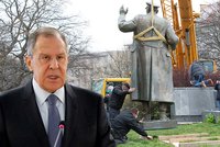 Lavrov chce sochu Koněva vrátit do Prahy na její místo. Čechům spílá: Dětinské vysvětlení