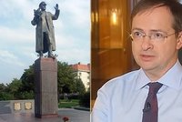 „Plivanec do tváře Čechům,“ zuří Rusové kvůli soše Koněva. A mluví o válce
