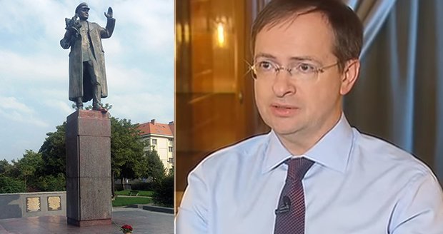 „Plivanec do tváře Čechům,“ zuří Rusové kvůli soše Koněva. A mluví o válce