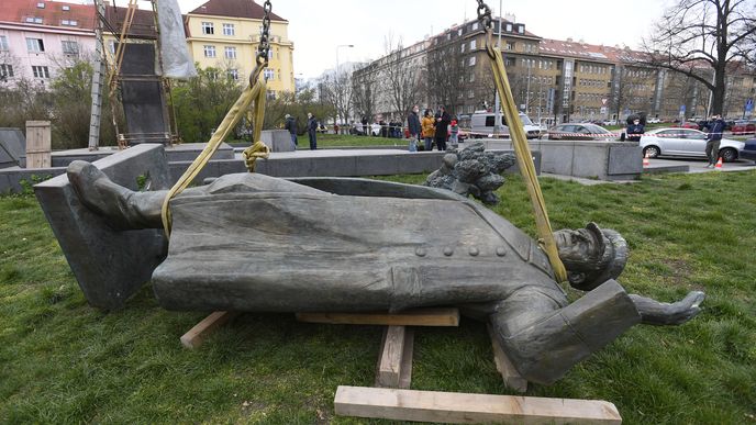 Praha 6 začala 3. dubna 2020 ráno odstraňovat pomník maršála Ivana Stěpanoviče Koněva v Bubenči. Socha poputuje do depozitáře a následně do Muzea paměti 20. století.