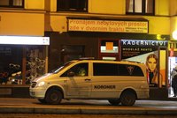 Tragédie na Žižkově: Do výtahové šachty se zřítila žena (†40), předtím rozbila dveře