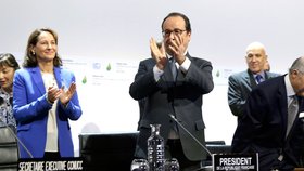 Konference o klimatických změnách je u konce. Laurent Fabius představil konečné znění nové dohody. Francouzský prezident Francois Hollande ho podpořil.