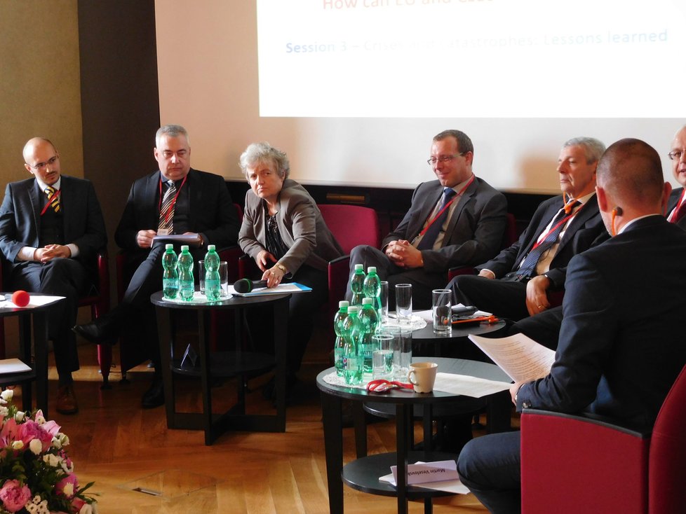 Poslední třetí panel pražské konference Krize, katastrofy, kolapsy