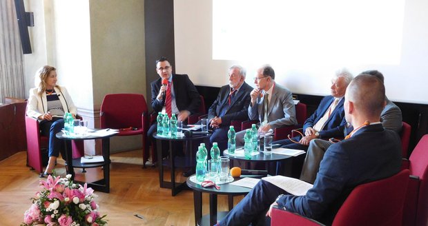 Druhý panel pražské konference Krize, katastrofy, kolapsy