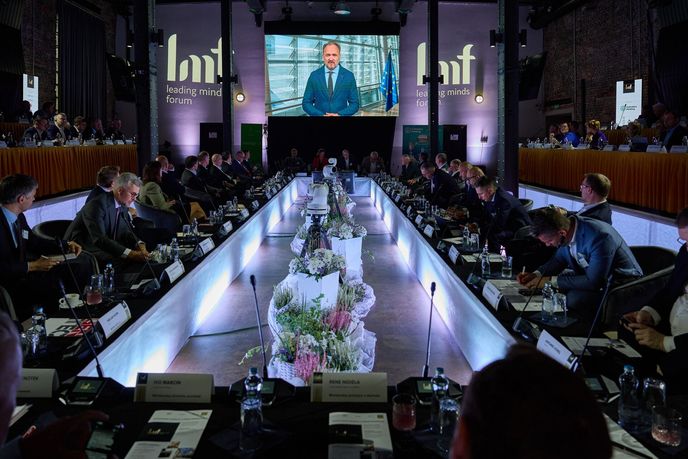 Mezinárodní odbornou konferenci Leading Minds Forum uspořádala v Ostravě ve dnech 16.–18. září 2026 poradenská společnost DDeM. Ve zdravici představil další plány Evropské komise Dan Jørgensen, evropský komisař pro energetiku a bydlení. Mezinárodní odbornou konferenci Leading Minds Forum uspořádala v Ostravě ve dnech 16.–18. září 2026 poradenská společnost DDeM. Ve zdravici představil další plány Evropské komise Dan Jørgensen, evropský komisař pro energetiku a bydlení.
