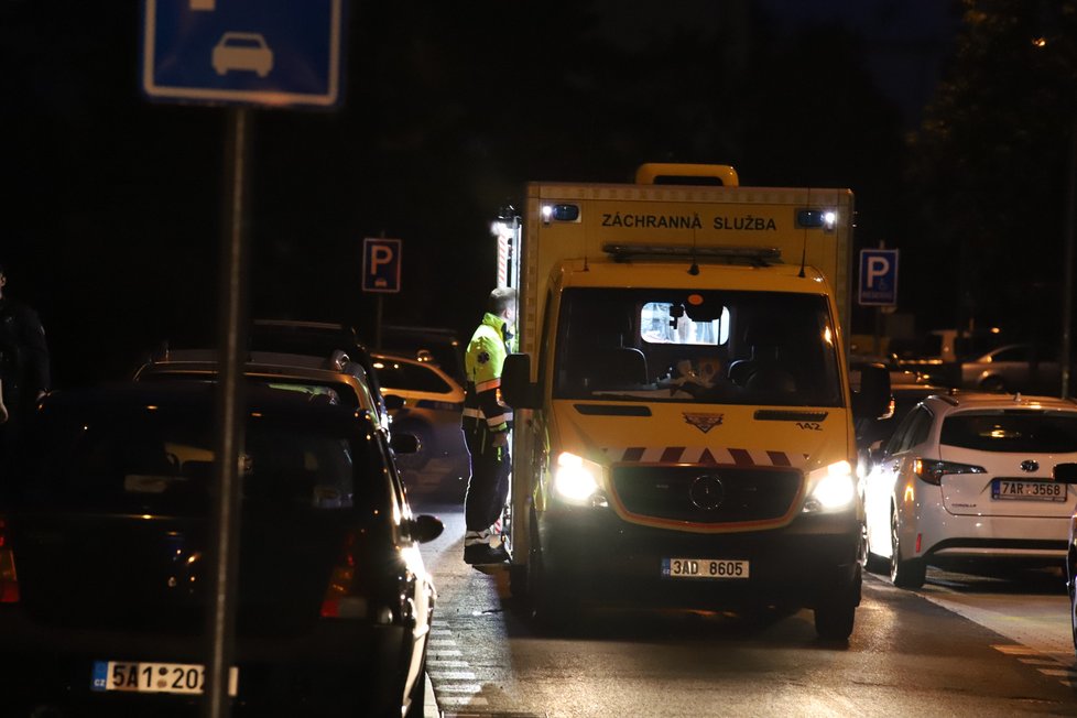 Kriminalisté vyšetřují, jak došlo ke konfliktu mezi několika osobami, při kterém byl vážně zraněn muž.