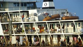 Havárie lodí jsou v Demokratické republice Kongo časté. Většinou jsou přetížené a ve špatném stavu. (Ilustrační foto)