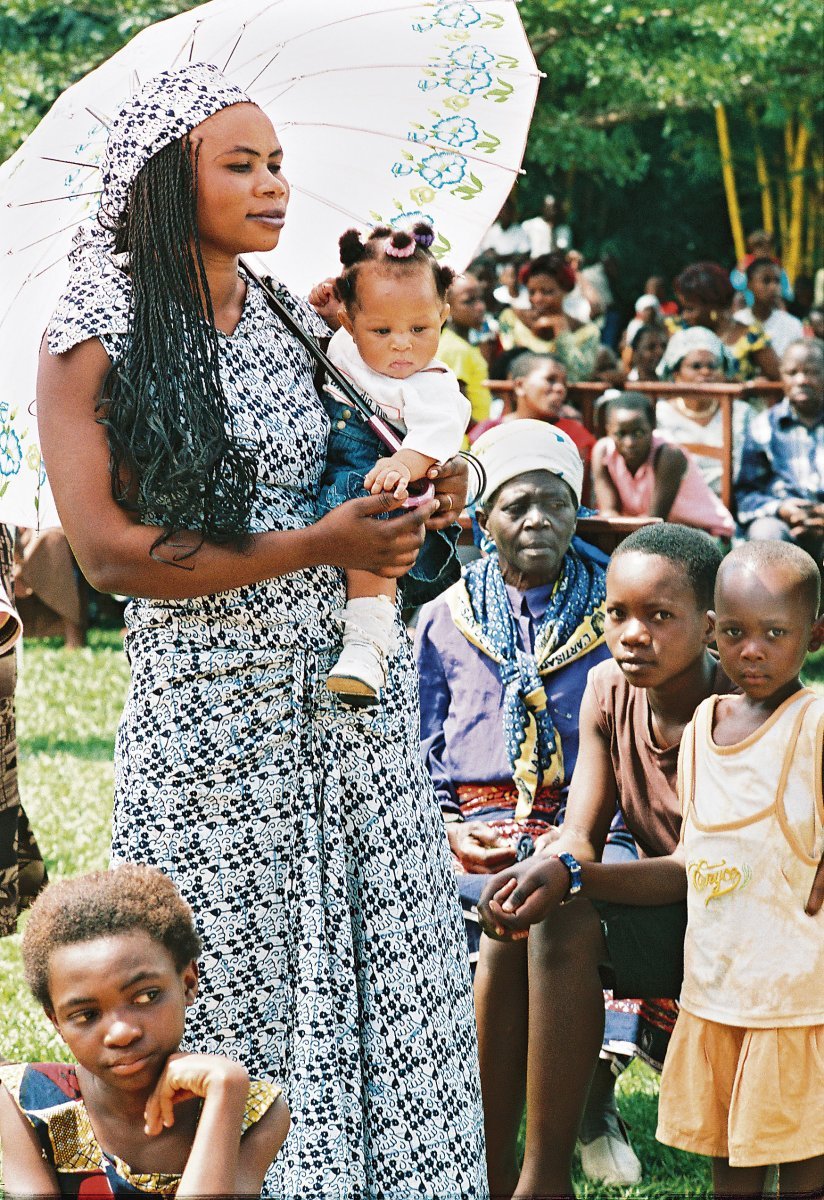 Jedna z mála bohatých obyvatelek Konga navštívila křesťanskou mši