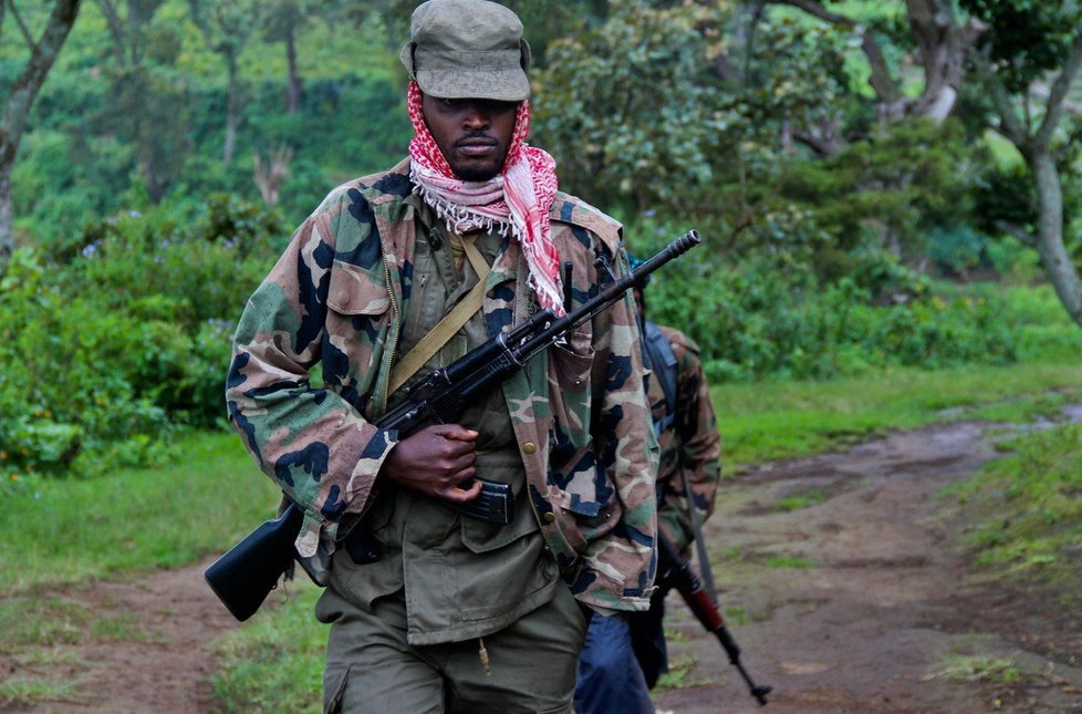 Konžský militant ve vesnici Kavumu.