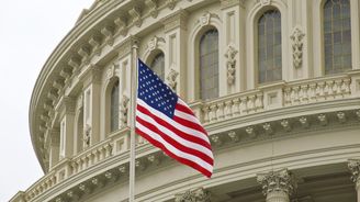 Americký Senát schválil zákon o pozastavení platnosti dluhového stropu USA