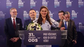 Nové vedení Fialovy ODS: K pětici mužů se přidala i žena, poslankyně Eva Decroix