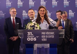 Nové vedení Fialovy ODS: K pětici mužů se přidala i žena, poslankyně Eva Decroix