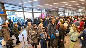 Pražské centrum pro uprchlíky přestává podle primátora zvládat nápor běženců.