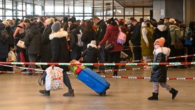 КРАЙОВИЙ ЦЕНТР ДОПОМОГИ УКРАЇНІ В ПРАЗІ У КОНГРЕСОВОМУ ЦЕНТРІ / Váleční uprchlíci z Ukrajiny v Krajském asistenčním centru pomoci Ukrajině hl. m. Prahy a Středočeského kraje. (10. března 2022)