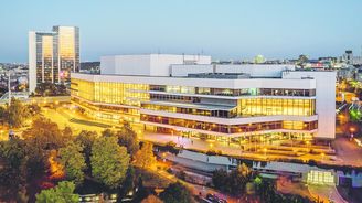 Český lev v novém teritoriu: Udílení filmových cen přináší kulturu do komunistického paláce Český lev v novém teritoriu: Udílení filmových cen přináší kulturu do komunistického paláce