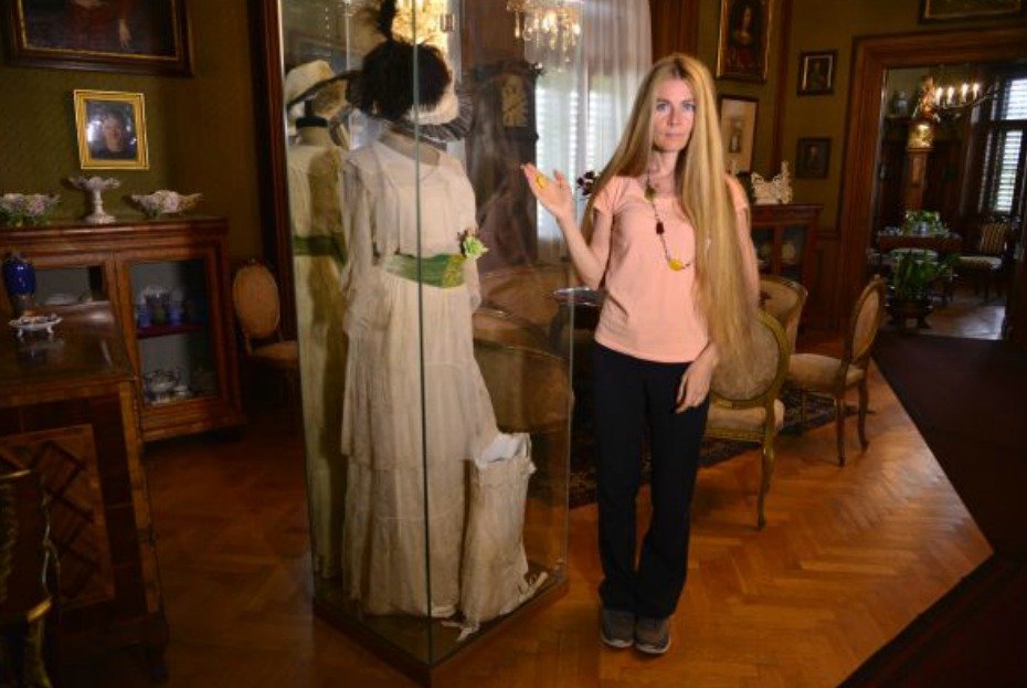 „Šaty vévodkyně prošly náročným restaurováním,“ říká kastelánka Jana Sedláčková.